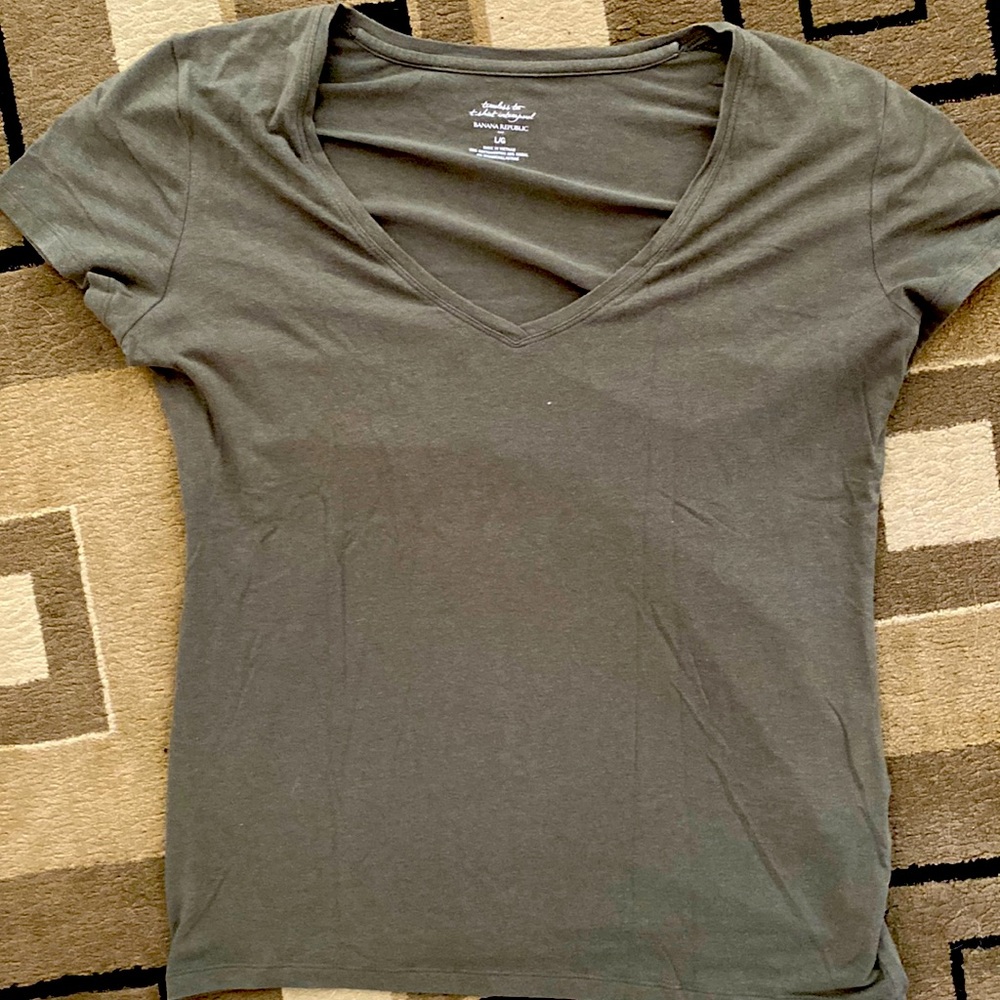 Banana Republic’s Olive Timeless tee t-shirt